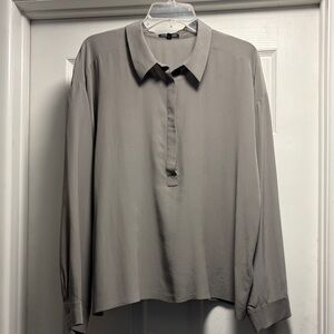 Eileen Fisher 100% Silk Gray Blouse size L